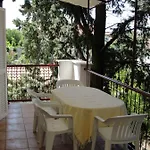 Boguvila * Supetar
